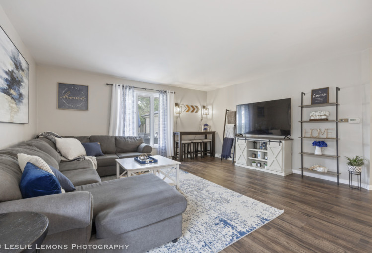 707 South Finley Road Lombard, IL 60148 - Photo 5 of 25 a living room with furniture and a flat screen tv