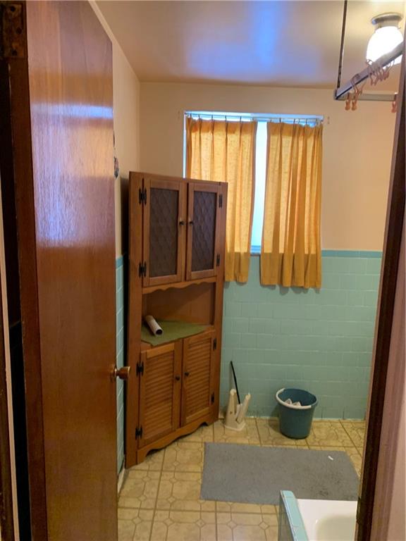 255 Southern Avenue Pittsburgh, PA 15211 - Photo 16 of 25 a bathroom with a bathtub and shower