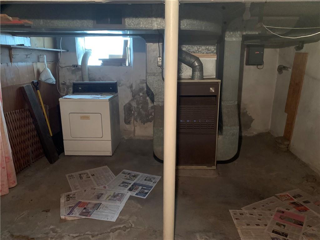 255 Southern Avenue Pittsburgh, PA 15211 - Photo 19 of 25 a bathroom with a sink and mirror