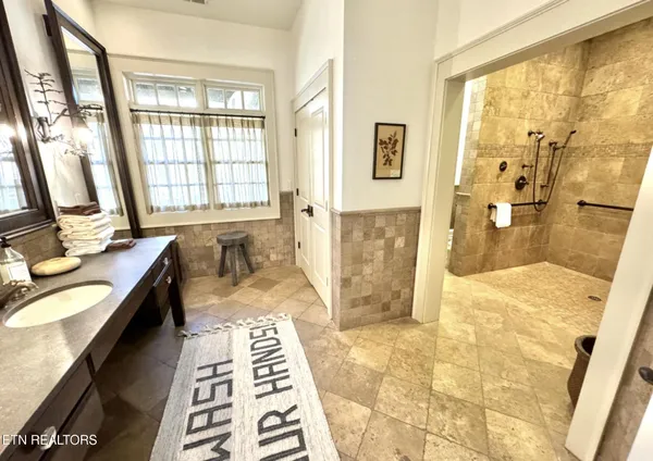 $3,600,000 | 1886 Acorn Branch Lane, Gatlinburg, TN 37738