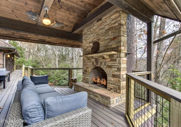 $3,600,000 | 1886 Acorn Branch Lane, Gatlinburg, TN 37738