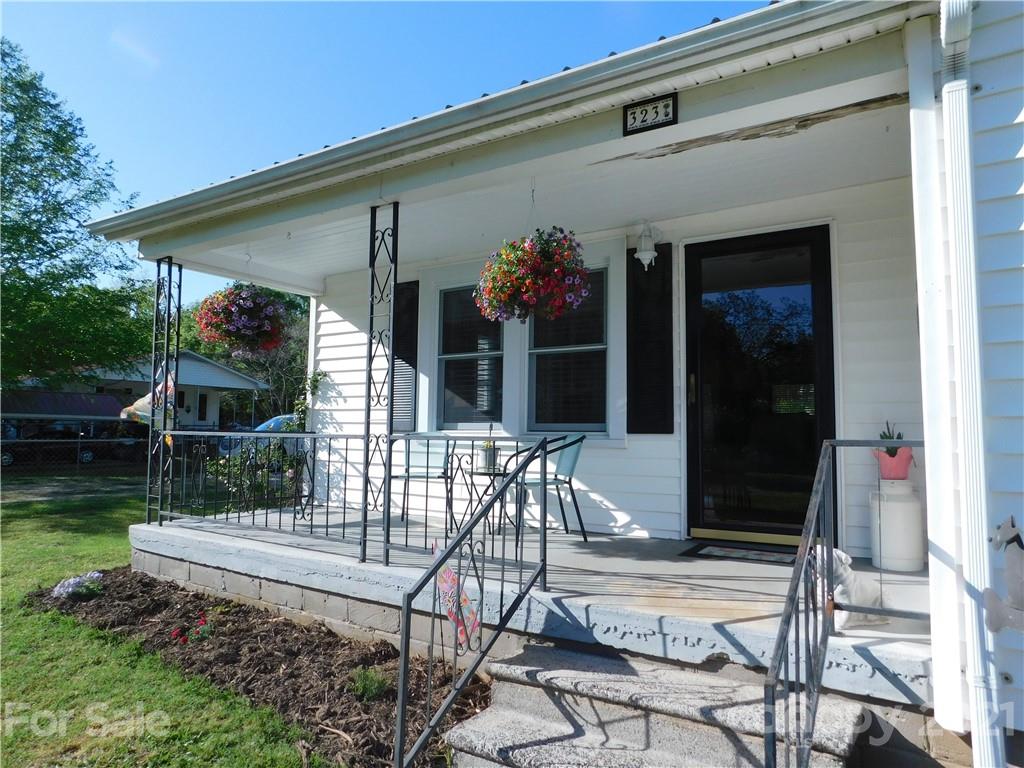 323 Mull Road Lincolnton, NC 28092 - Photo 3 of 29 Gallery Image 3