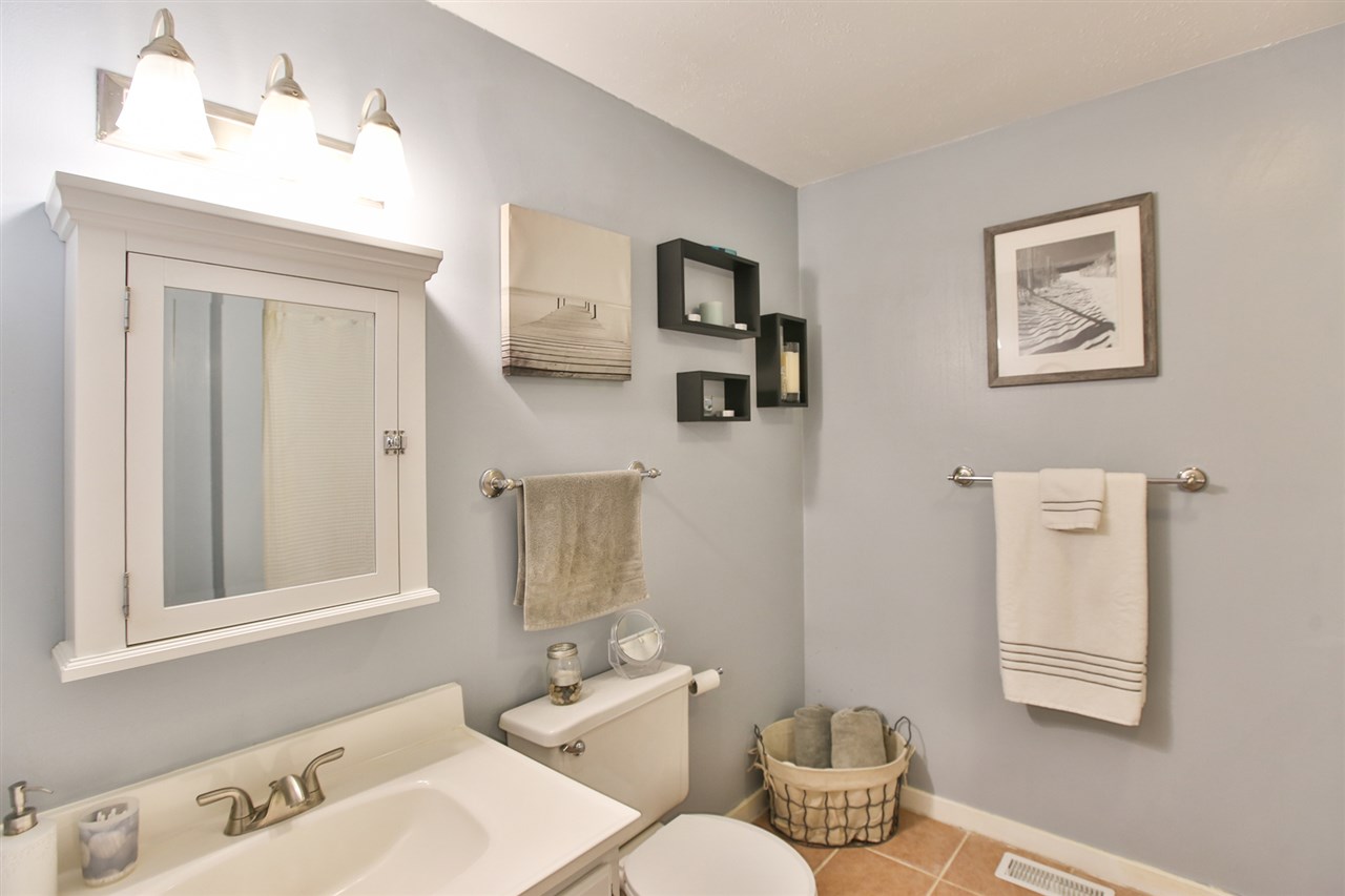 52 Thornhill Road Stratham, NH 03885 - Photo 14 of 22