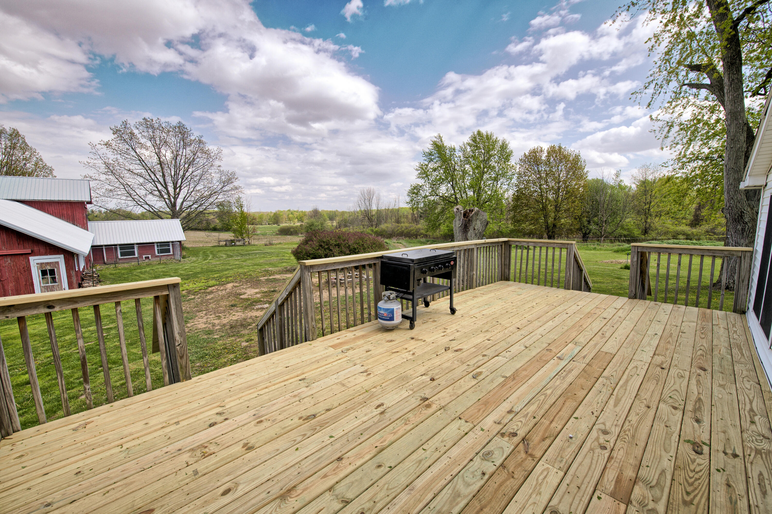 8250 Oneida Road Grand Ledge, MI 48837 - Photo 39 of 55 Newer deck