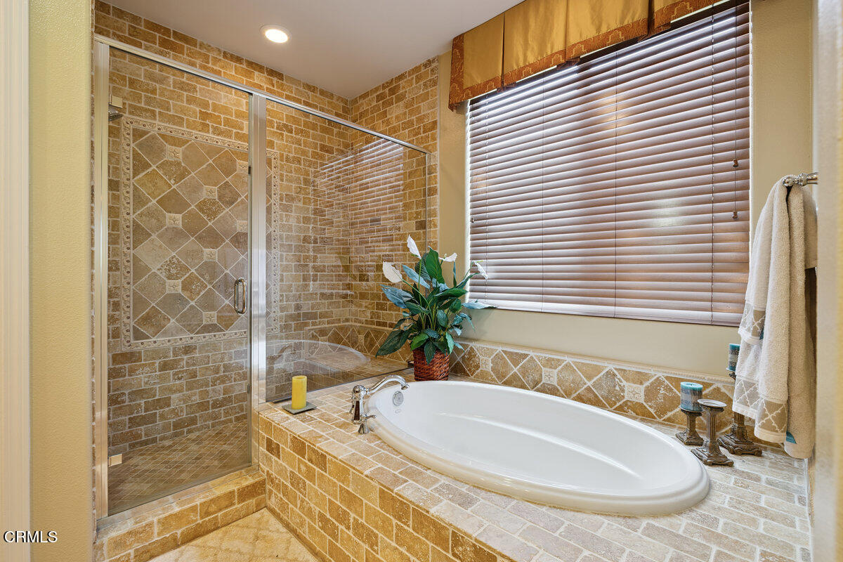 3401 Aviara Lane Oxnard, CA 93036 - Photo 20 of 55 a bathroom with a tub a sink and a mirror