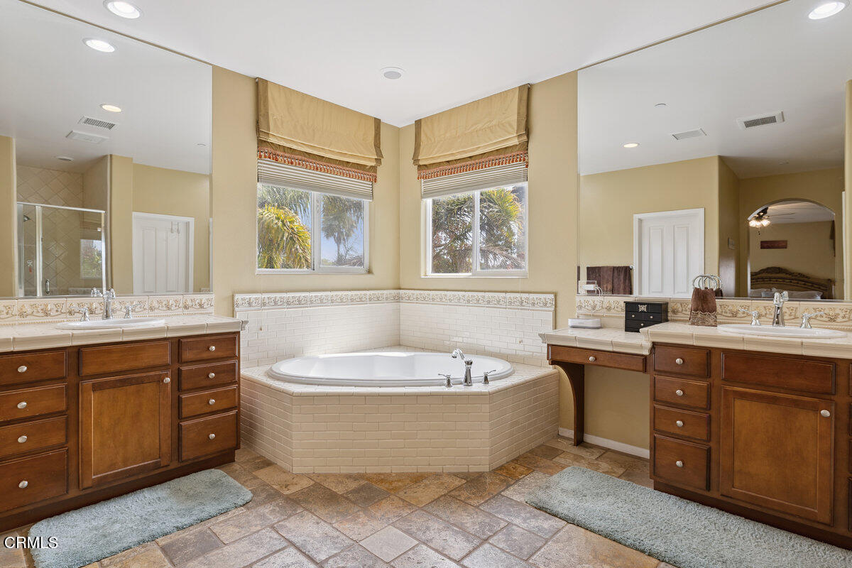 3401 Aviara Lane Oxnard, CA 93036 - Photo 33 of 55 a spacious bathroom with a tub sink shower and mirror