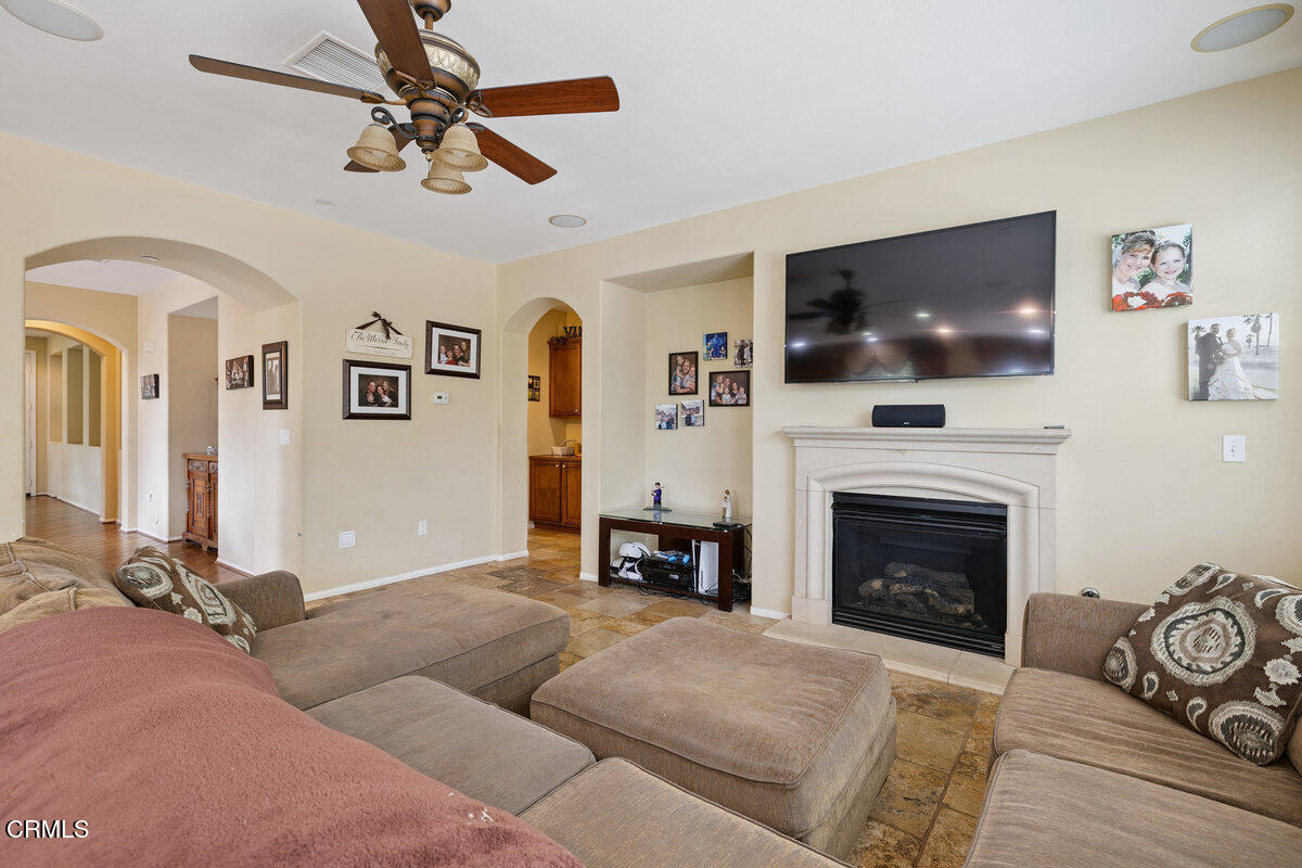 3401 Aviara Lane Oxnard, CA 93036 - Photo 9 of 55 031_cjp_0321_985