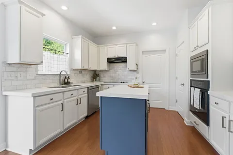 $689,900 | 7213 Riverfront Drive, Nashville, TN 37221