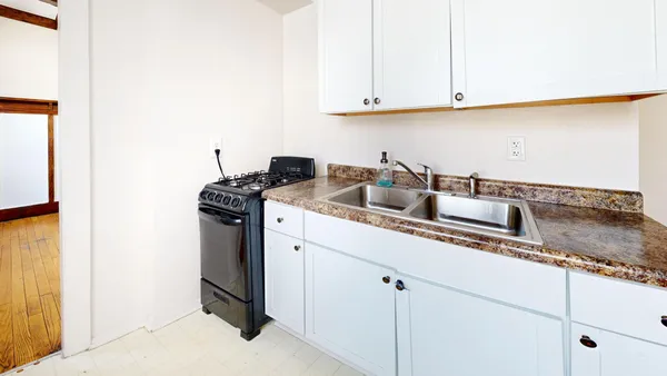 $1,445 | 604 Holly Avenue, Unit 204, St. Paul, MN 55102