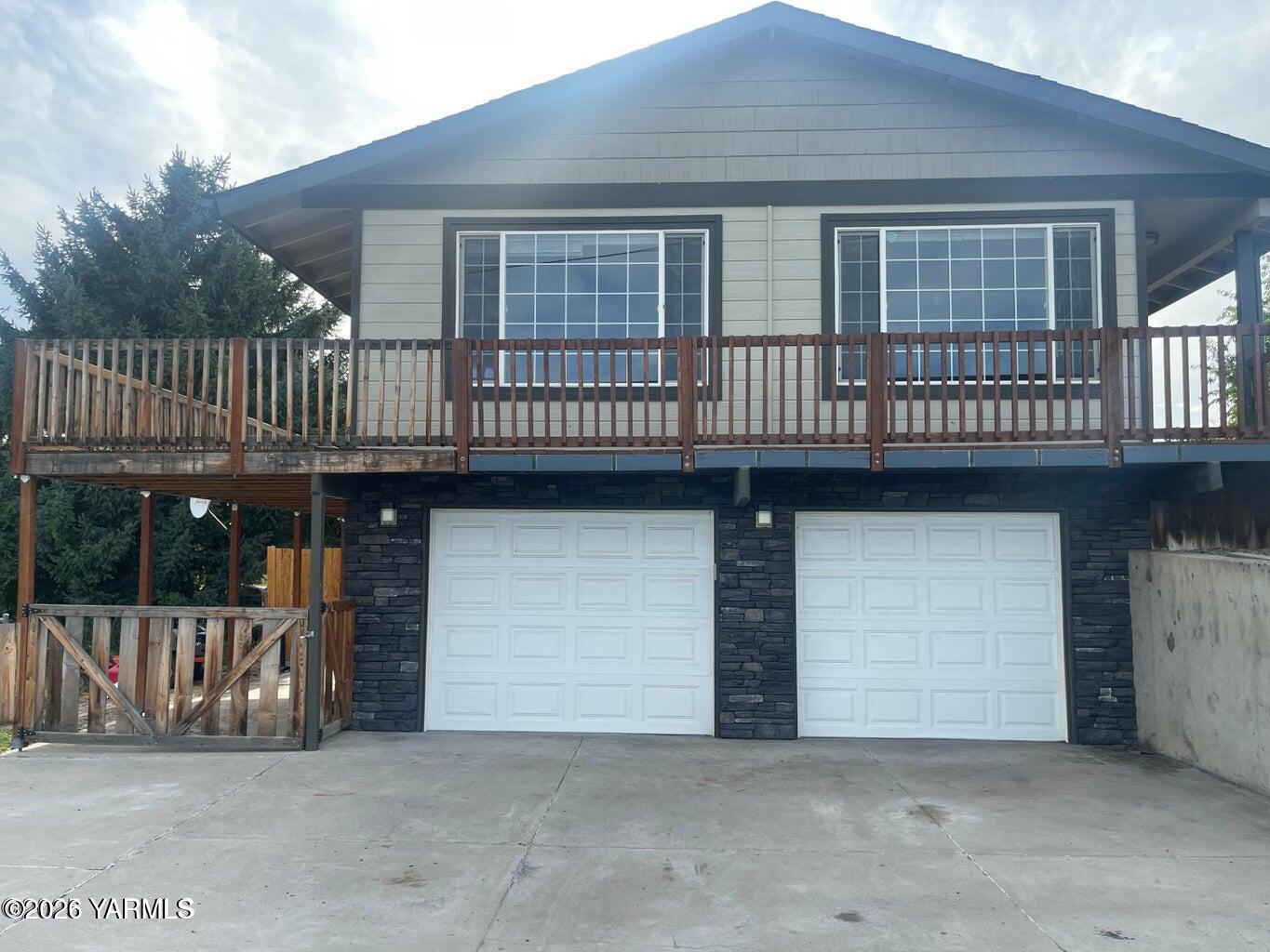1602 Stein Road Yakima, WA 98908 - Photo 2 of 22 1602 Stein Front of house