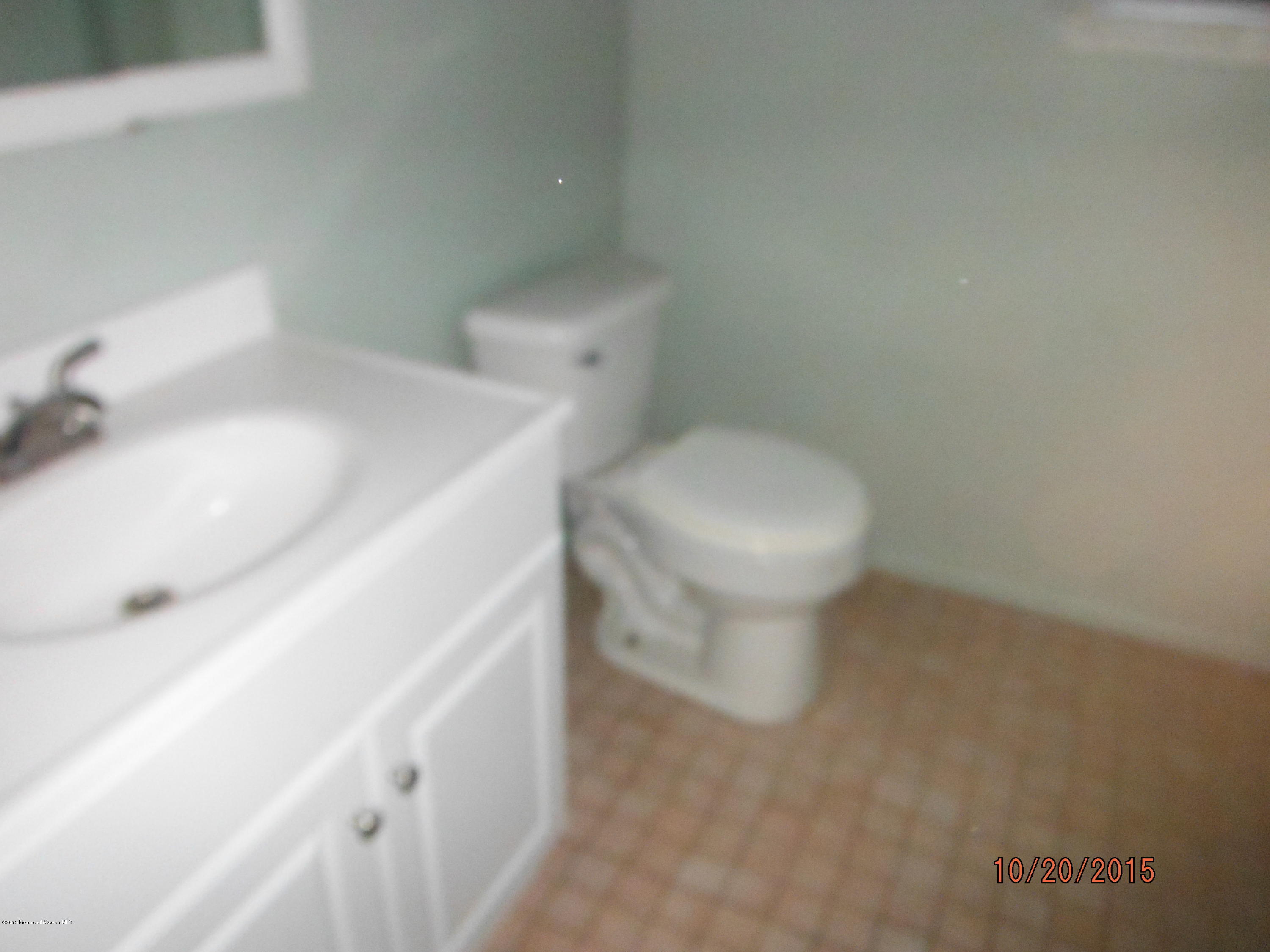 1035 Frontage Road Toms River, NJ 08753 - Photo 7 of 9 Bath