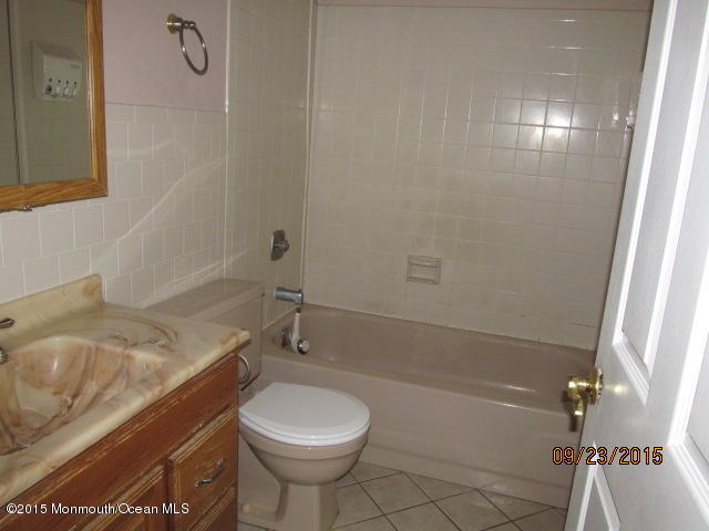1035 Frontage Road Toms River, NJ 08753 - Photo 8 of 9 Bath