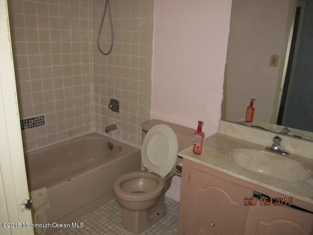 1035 Frontage Road Toms River, NJ 08753 - Photo 9 of 9 Bath