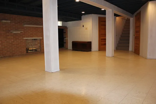 $2,700 | 7615 West Devon Avenue, Chicago, IL 60631