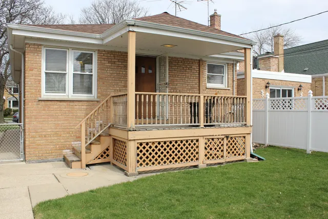 $2,700 | 7615 West Devon Avenue, Chicago, IL 60631