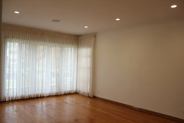 $2,700 | 7615 West Devon Avenue, Chicago, IL 60631