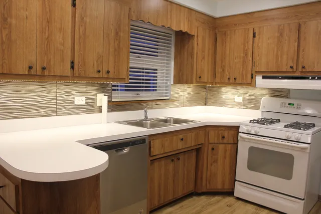 $2,700 | 7615 West Devon Avenue, Chicago, IL 60631