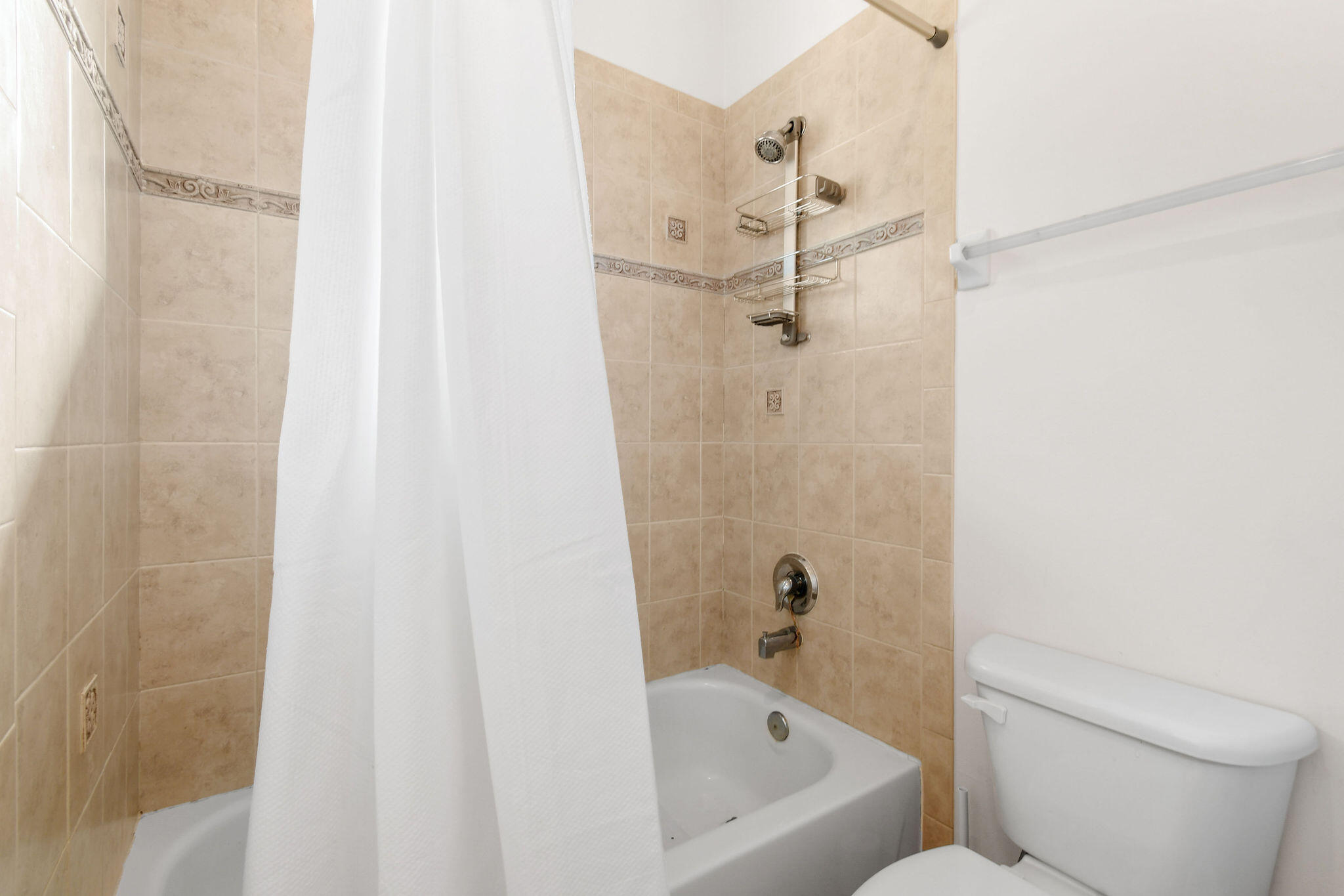 158 Ennis Lane Jupiter, FL 33458 - Photo 50 of 77 a bathroom with a bathtub and a toilet