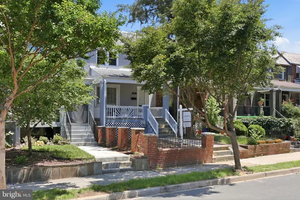 $850,000 | 329 18th Place Northeast, Washington, DC 20002