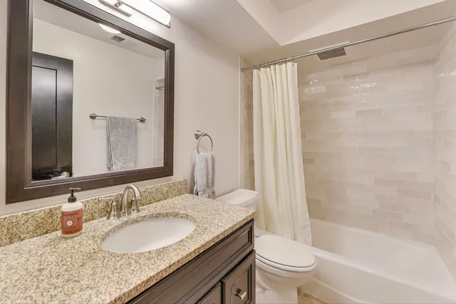 $330,000 | 4876 North Hermitage Avenue, Unit 102, Chicago, IL 60640