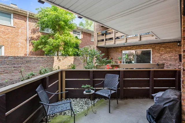 $330,000 | 4876 North Hermitage Avenue, Unit 102, Chicago, IL 60640