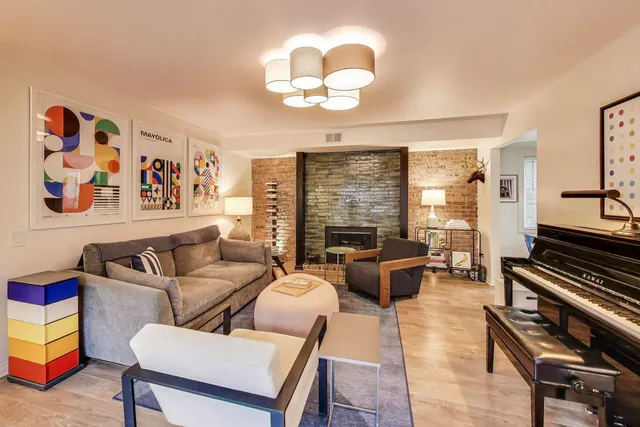 $330,000 | 4876 North Hermitage Avenue, Unit 102, Chicago, IL 60640