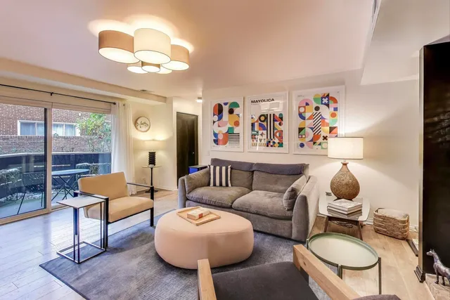 $330,000 | 4876 North Hermitage Avenue, Unit 102, Chicago, IL 60640