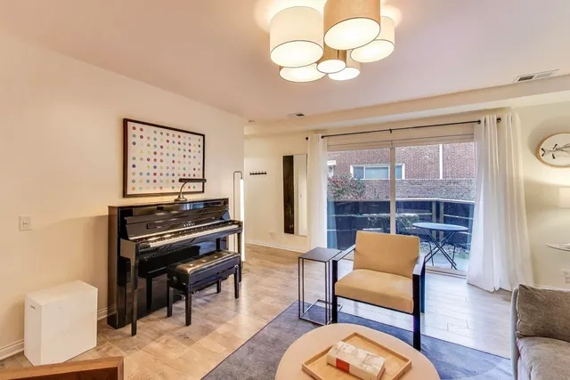 $330,000 | 4876 North Hermitage Avenue, Unit 102, Chicago, IL 60640