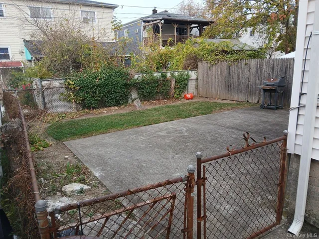 $950,000 | 255-29 149th Road | Rosedale