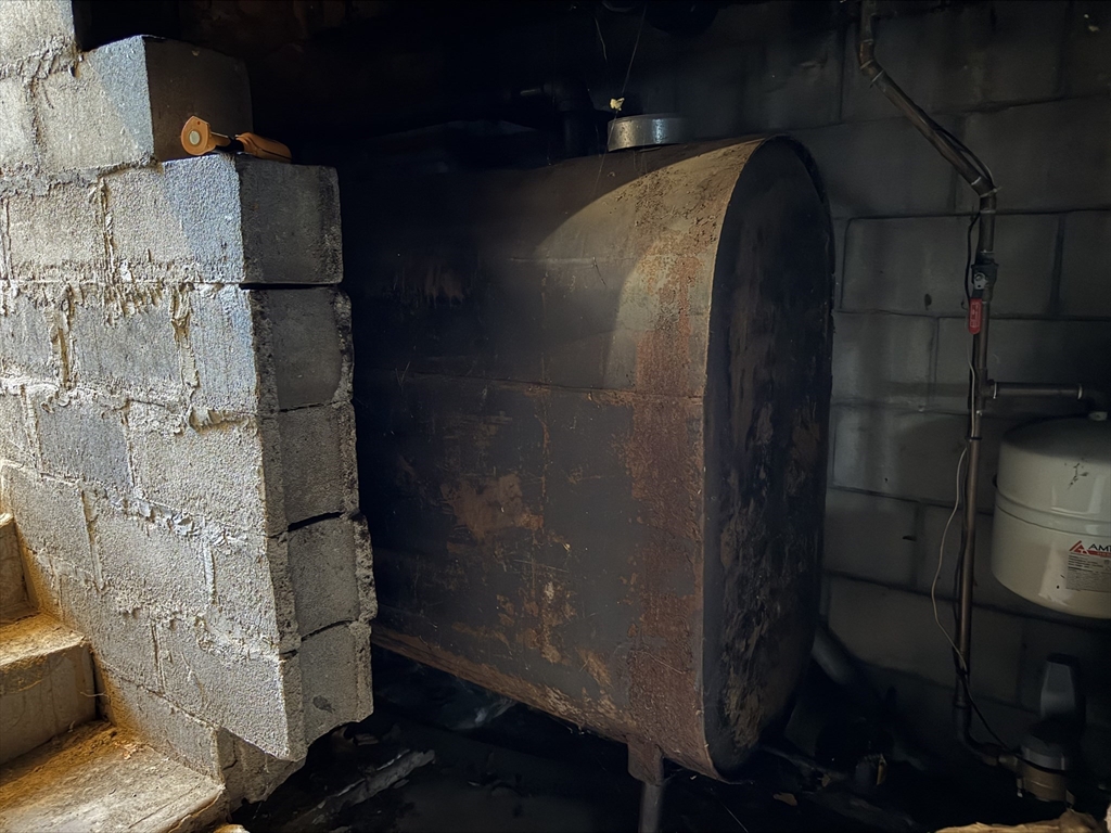 130 Laurel Street Greenfield, MA 01301 - Photo 22 of 31 a bathroom with a shower