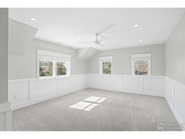 a view of empty room with window