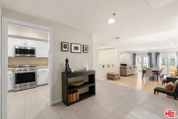 $1,249,000 | 12011 Goshen Avenue, Unit 102, Los Angeles, CA 90049