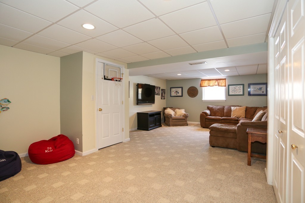 10 Valley View Road Wayland, MA 01778 - Photo 18 of 22 Gallery Image 18