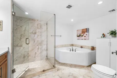 $979,000 | 2003 North Ocean Boulevard, Unit 904, Boca Raton, FL 33431