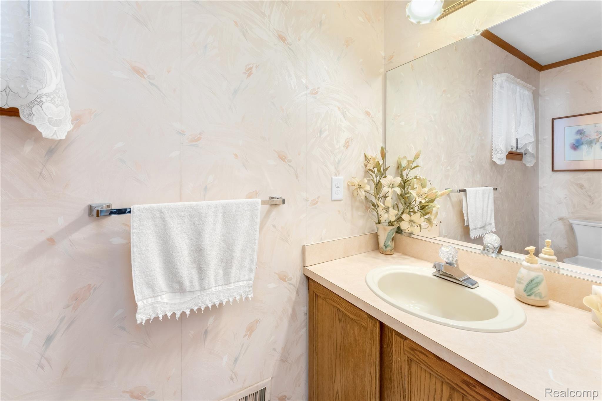 21565 Hall Road Trenton, MI 48183 - Photo 17 of 42 1st FLOOR HALF BATH