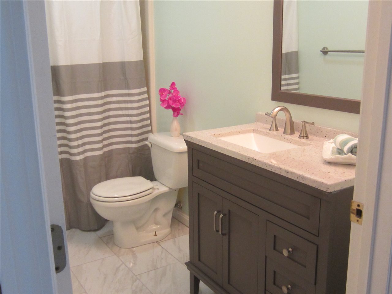 1025 South Mammoth Road, Unit 4 Manchester, NH 03109 - Photo 15 of 17