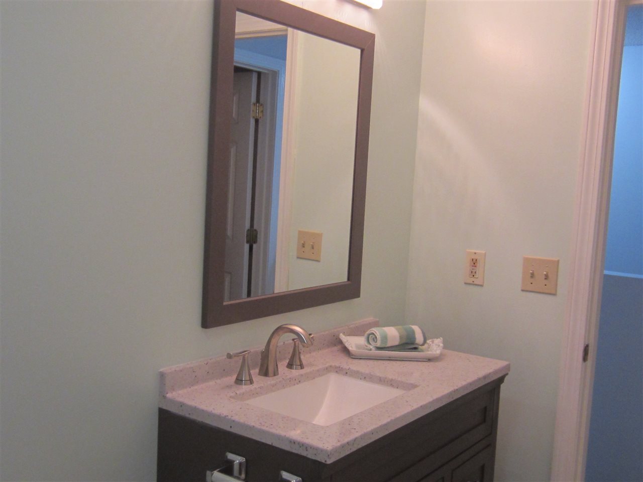 1025 South Mammoth Road, Unit 4 Manchester, NH 03109 - Photo 17 of 17