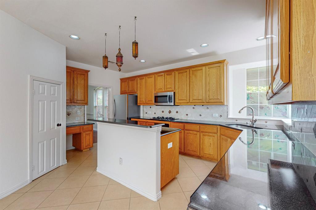 8609 Rugby Road Irving, TX 75063 - Photo 12 of 37
