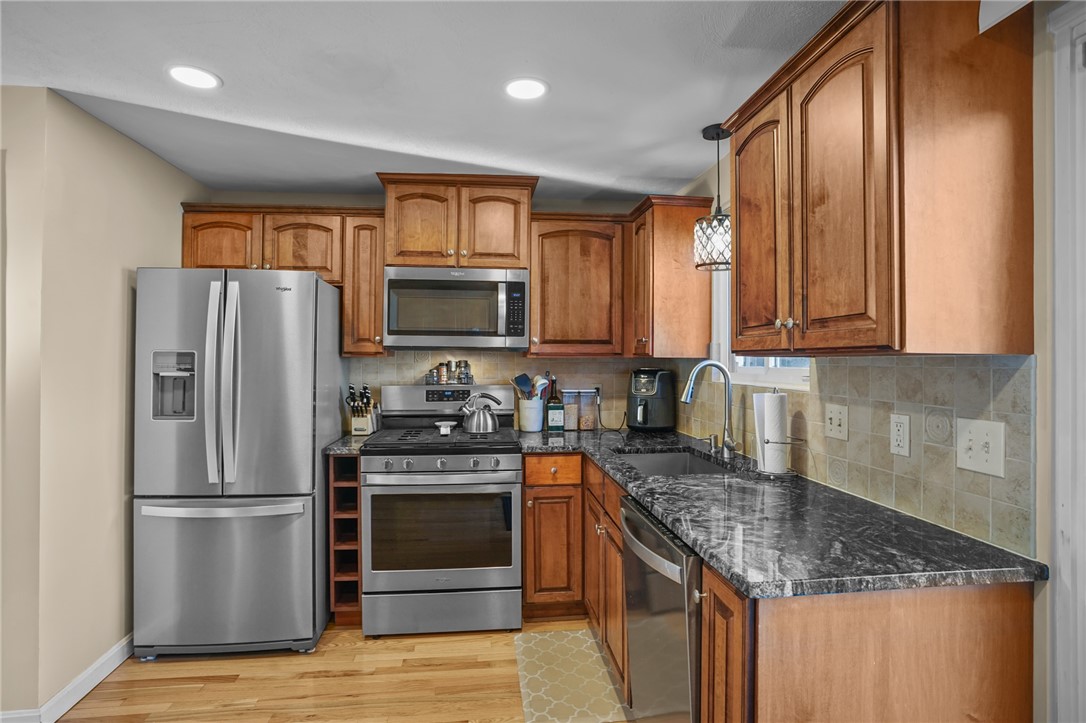 407 Pinewood Drive Smithfield, RI 02917 - Photo 13 of 25