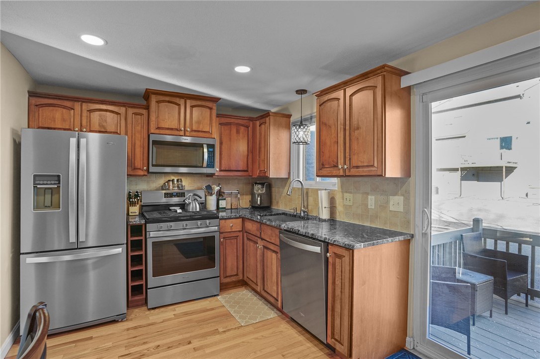 407 Pinewood Drive Smithfield, RI 02917 - Photo 14 of 25