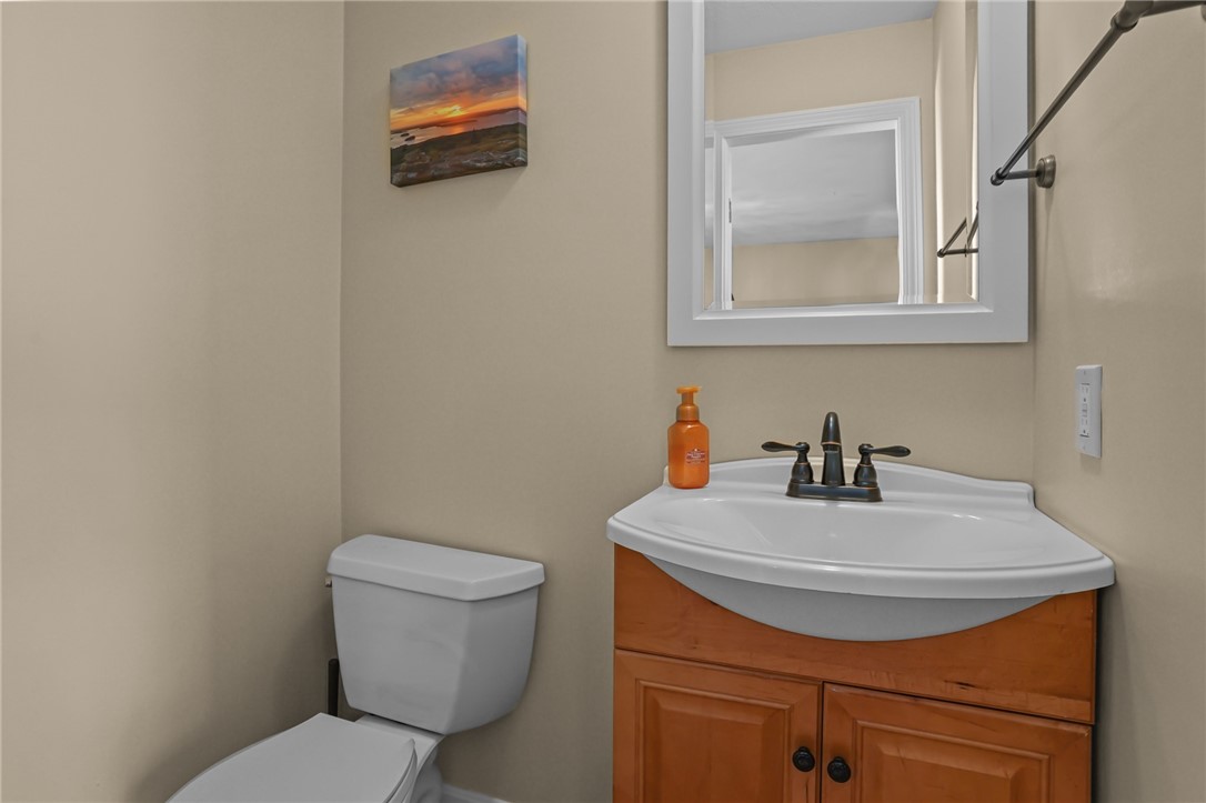 407 Pinewood Drive Smithfield, RI 02917 - Photo 15 of 25