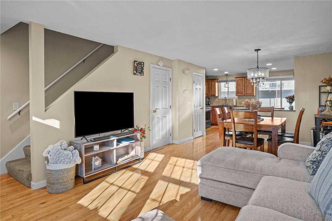 407 Pinewood Drive Smithfield, RI 02917 - Photo 5 of 25