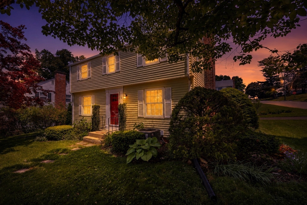121 Benz Street Springfield, MA 01118 - Photo 4 of 40