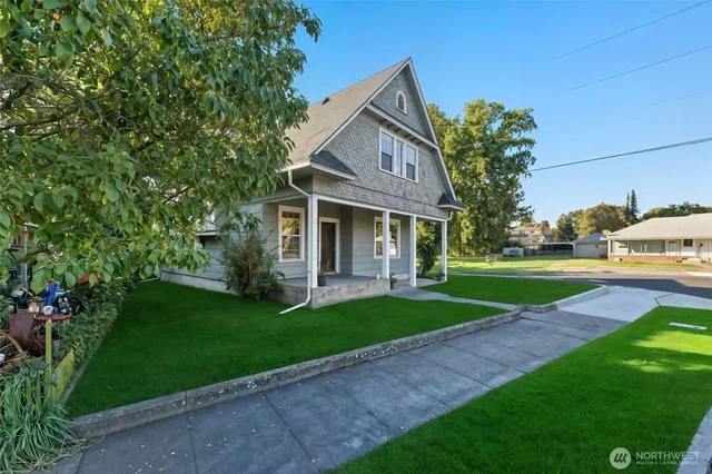 a picture of a floor plan