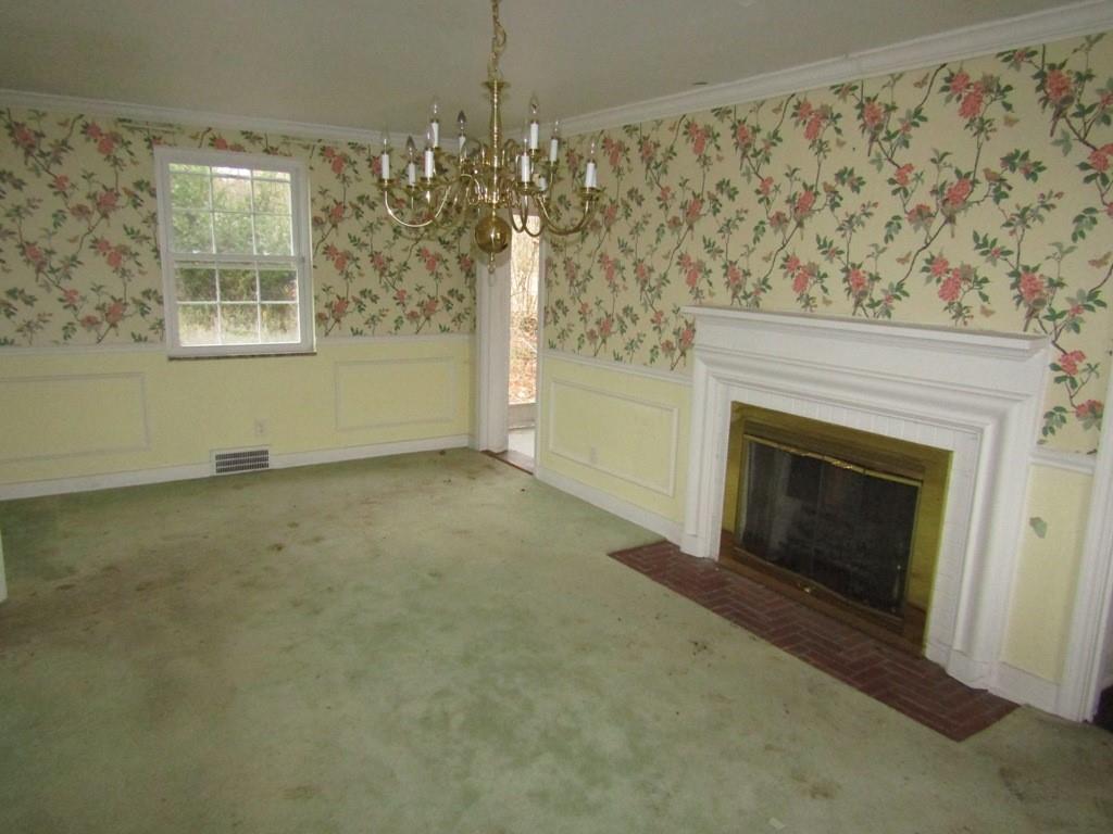 174 Crescent Hills Road Pittsburgh, PA 15235 - Photo 4 of 25 Gallery Image 4