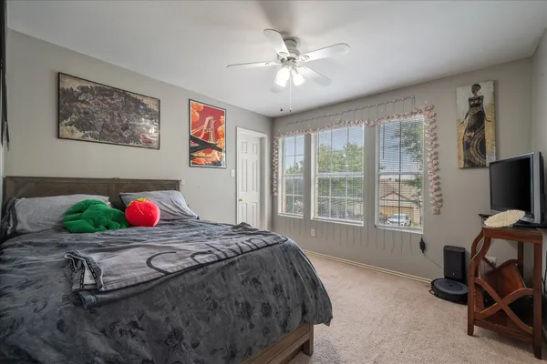 $2,100 | 922 Satellite View, Round Rock, TX 78665