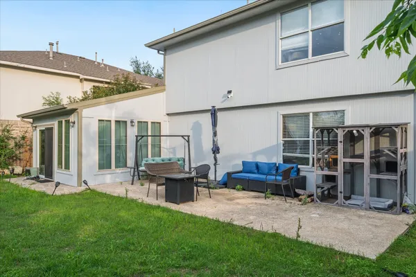 $2,100 | 922 Satellite View, Round Rock, TX 78665