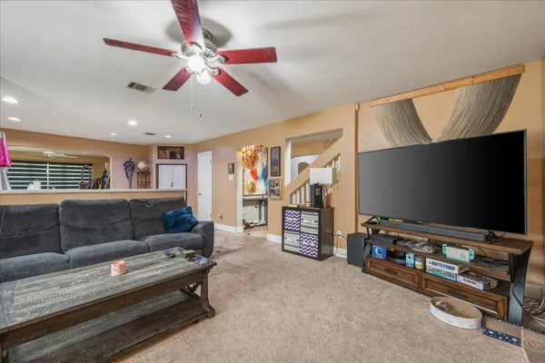 $2,100 | 922 Satellite View, Round Rock, TX 78665