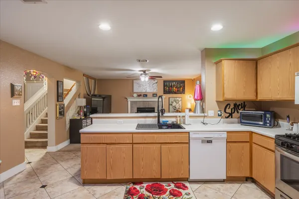 $2,100 | 922 Satellite View, Round Rock, TX 78665