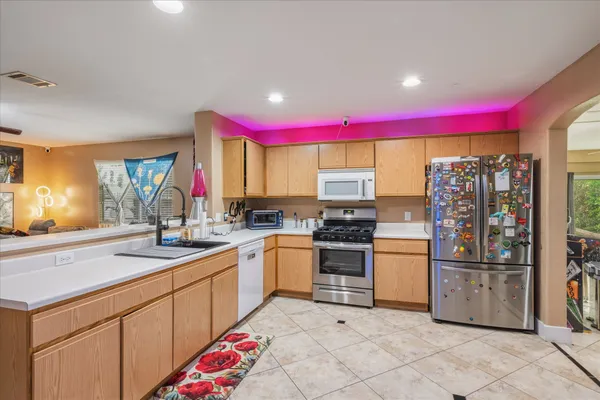 $2,100 | 922 Satellite View, Round Rock, TX 78665